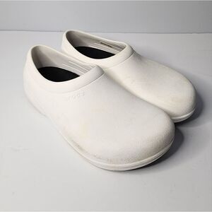 Crocs On The Clock Slip On work Shoe Women’s Size 10 White